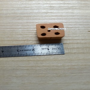 MİNİ DEKOR Fırınlanmış Gerçek Seramik Yarım Kare Delikli Tuğla Karides Saklanma Alanı - 1 Adet